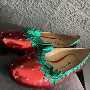 RARE! Katy Perry Novelty Strawberry Flats